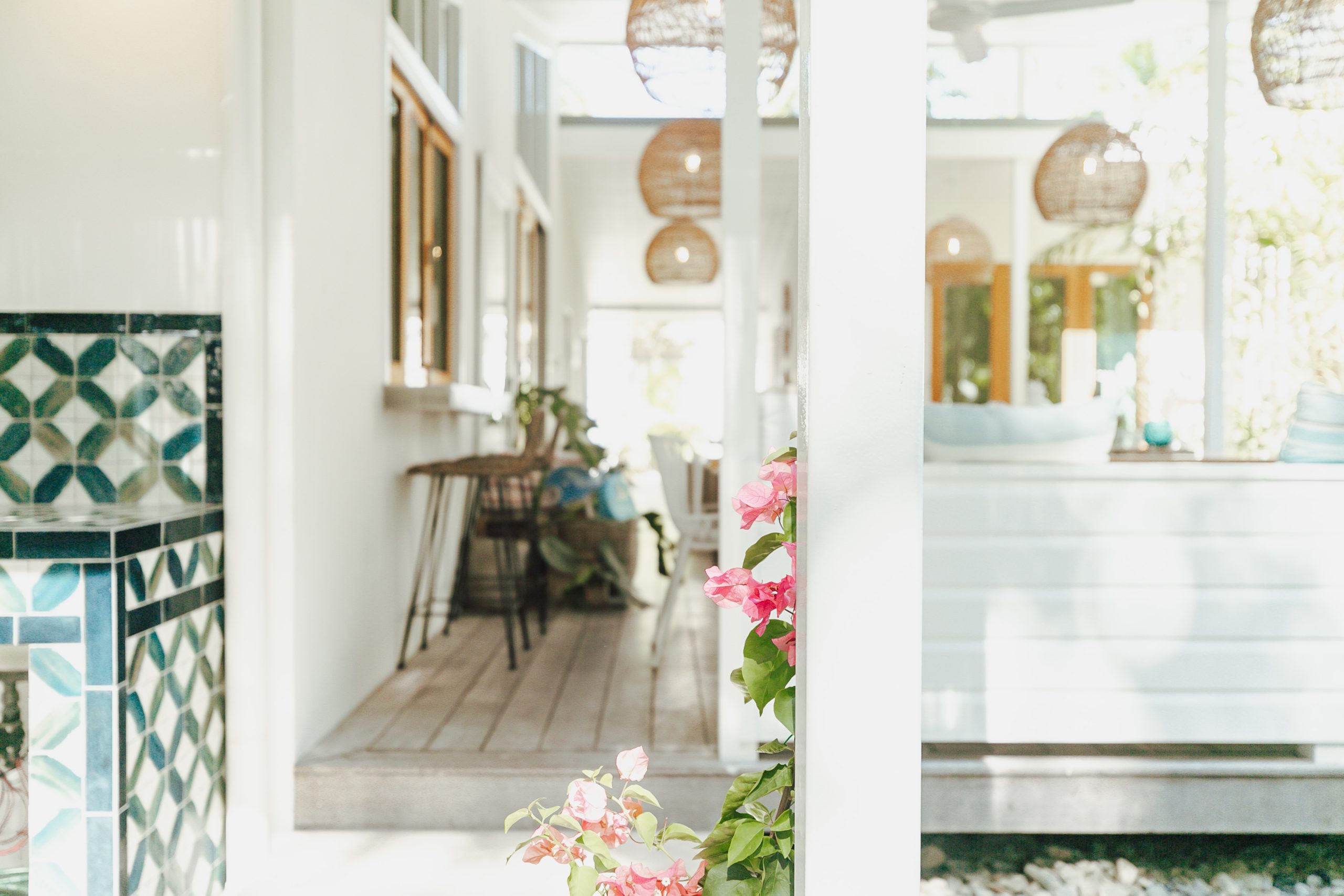 outdoor-living-pineapple-petes-beach-house-port-douglas